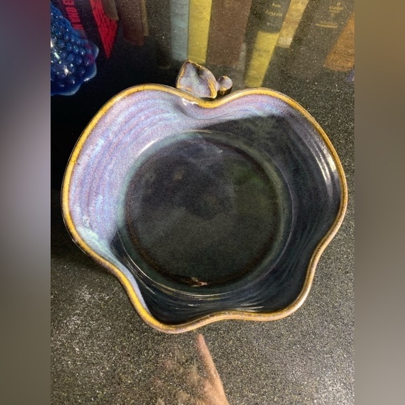 Sandra O'Quinn Apple Pottery Bowl - Picture 1 of 2